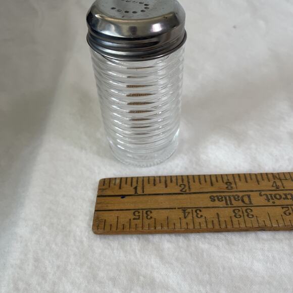 Salt And Pepper Shaker Set Glass Kitchen Screw Cap - Picture 4 of 5